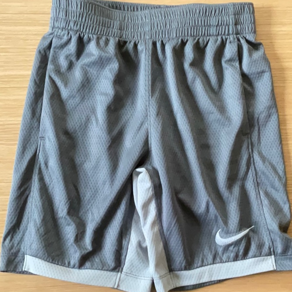 Nike Dri-Fit Boy’s 2-Tone Gray Athletic Shorts with Side Pockets Size S